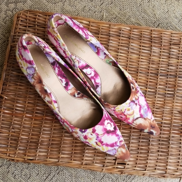 Shoes - Picture 5 of 8